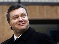 Не успел Янукович помиловать Луценко, как уже подписал закон о безвизовом режиме с ЕС
